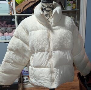 Old Navy Cream and White Cropped Puffer Jacket